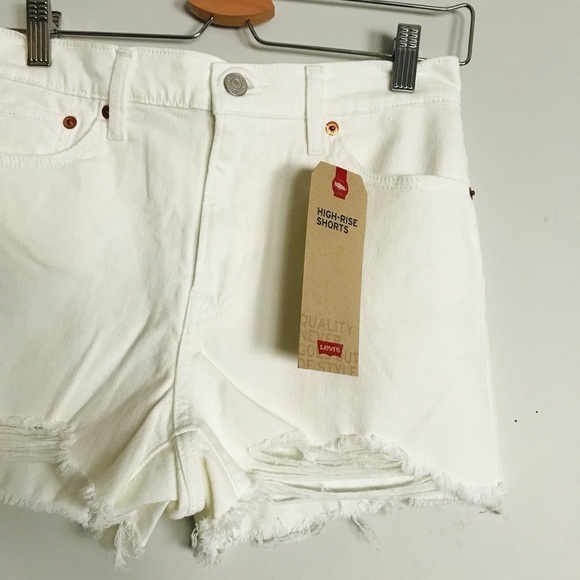 Levi’s High Rise Shorts - Picture 3 of 9